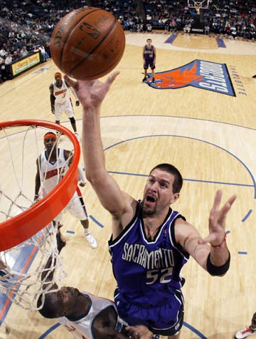 更是民族自 更是民族自