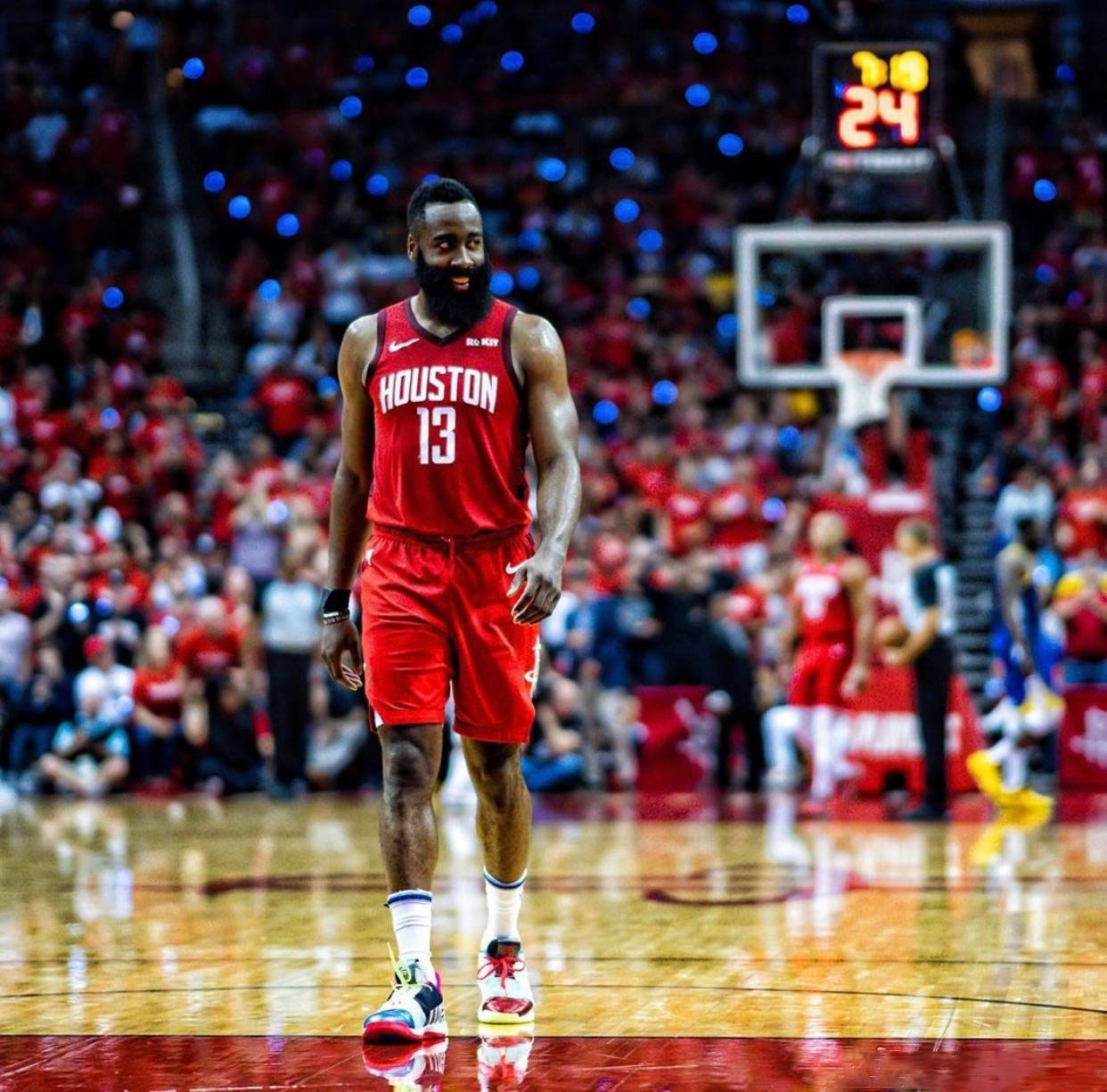 次上桌就踩 次上桌就踩