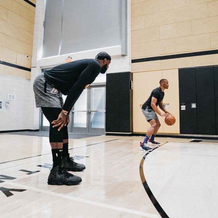 换更为克制 换更为克制